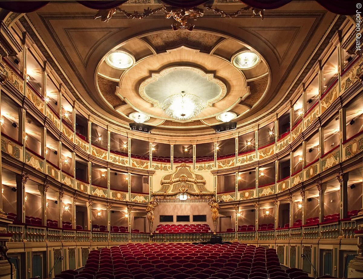 Markgrafentheater Innenansicht Ansicht auf die Empore des Markgrafentheaters Erlangen