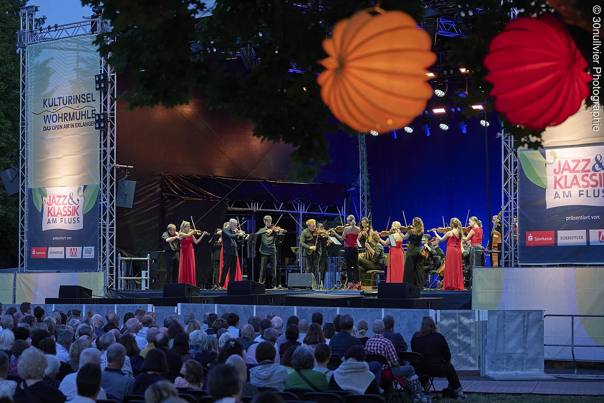 2025-07-13 Klassik am Fluss, Daniel Hoer und das Zürcher Kammerorchester Klassik am Fluss, Daniel Hoer und das Zürcher Kammerorchester
