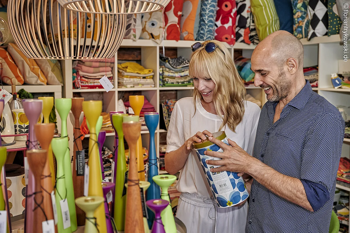 Einkaufen in inhabergeführten Erlanger Geschäften Einkaufen in einem der kleinen, inhabergeführten Geschäften der Erlanger Altstadt